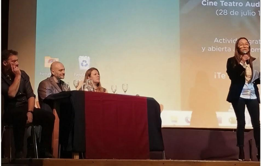 “Pensar las infancias y adolescencias en un entorno digital”